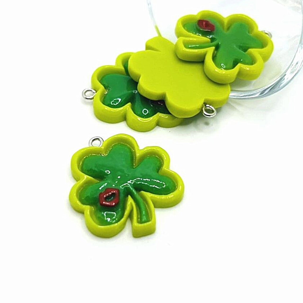 St. Patrick's Day Green Resin Four-Leaf Clover, Kiss me I'm Irish, 27x27mm